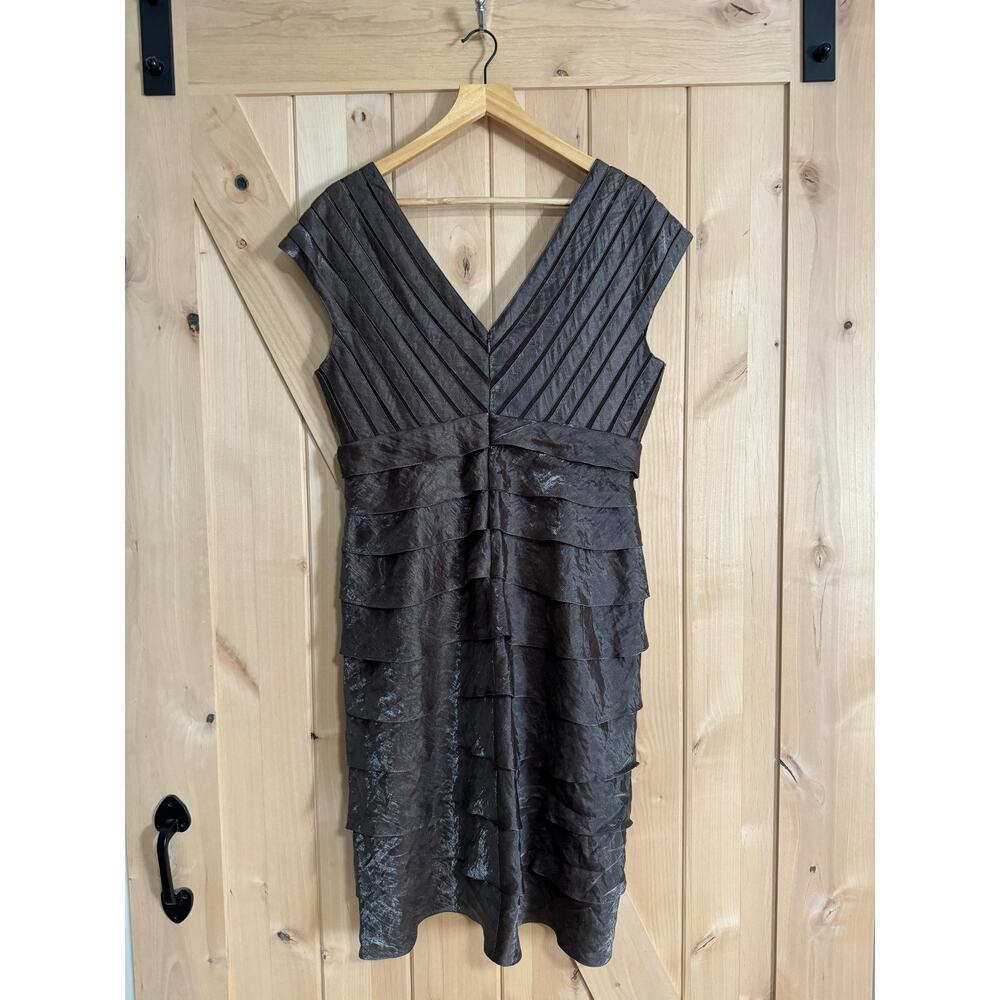 Adrianna Papell | Silver Shimmery Shutter Pleat Short Cocktail Dress | Size 14 - Picture 6 of 14